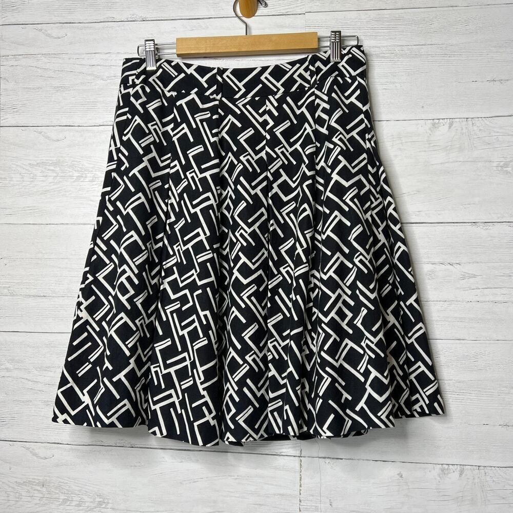 Larry Levine Skirt Womens Size 10 Black & White Geometric Pleated Linen Blend